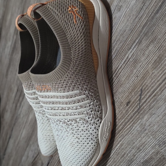 Kuru Stride Sneakers - Picture 3 of 8